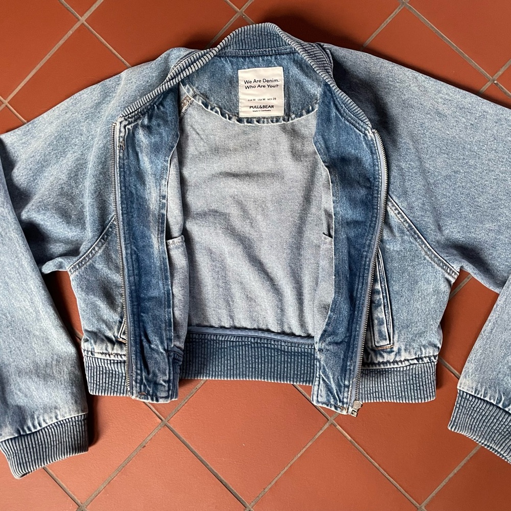 Pull And Bear Lightweight Cropped Denim Bomber Ja… - image 4